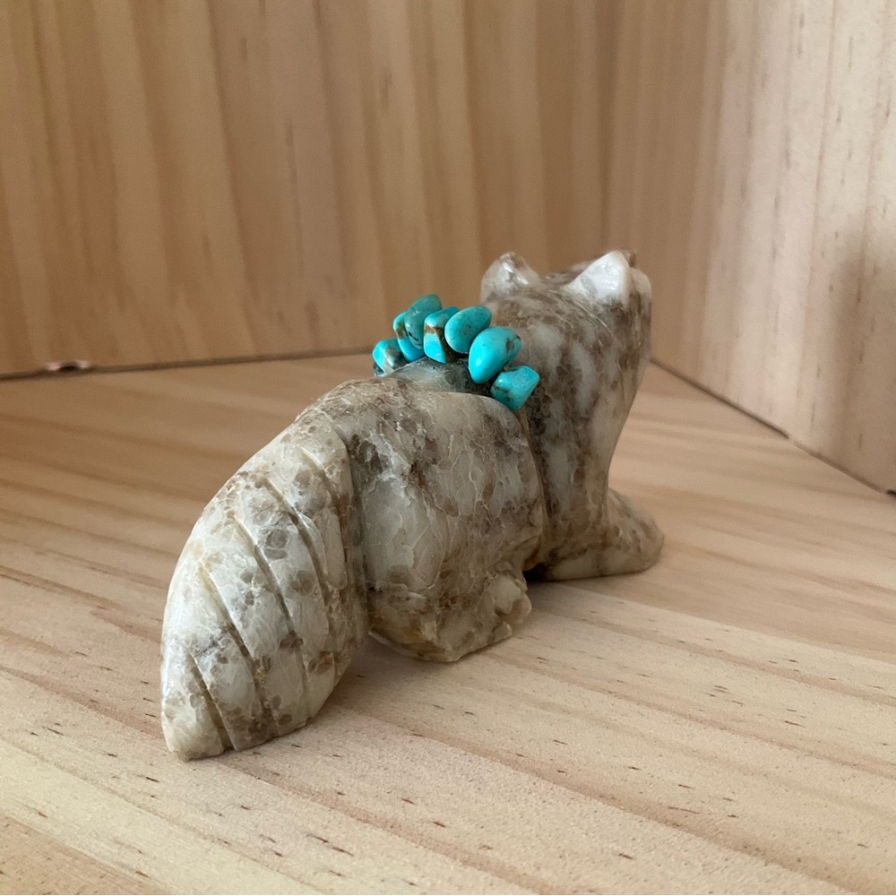 Zuni Picasso Jasper Marble Wolf Hand Carved Bu Zuni Artist Davey Cooeyat… - Picture 4 of 8